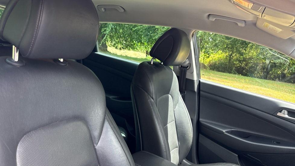 Hyundai TUCSON 1.6 TGDi Sport Edition 5dr 2WD DCT Petrol Estate - Image 41