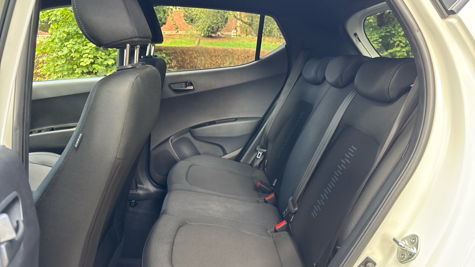 Hyundai i10 1.0 Go SE 5dr Petrol Hatchback - Image 16