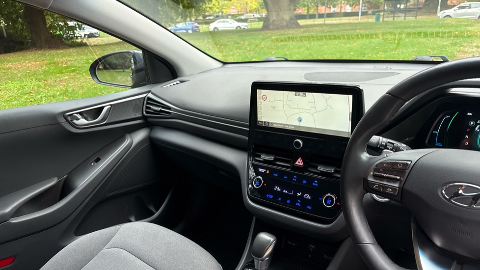 Hyundai IONIQ 1.6 GDi Hybrid 1st Edition 5dr DCT Hybrid Hatchback - Image 14