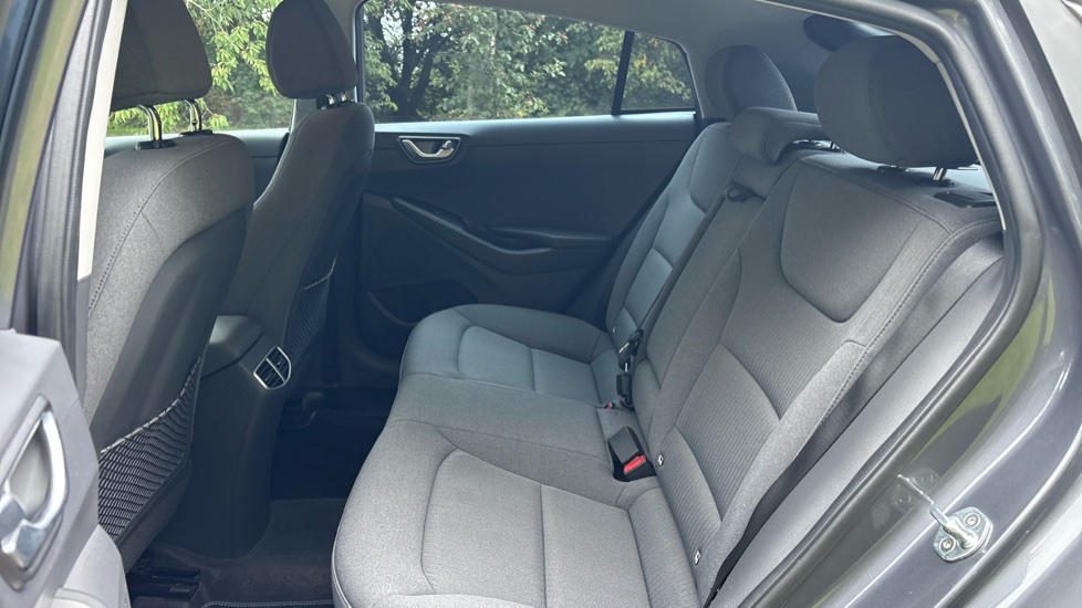 Hyundai IONIQ 1.6 GDi Hybrid 1st Edition 5dr DCT Hybrid Hatchback - Image 16