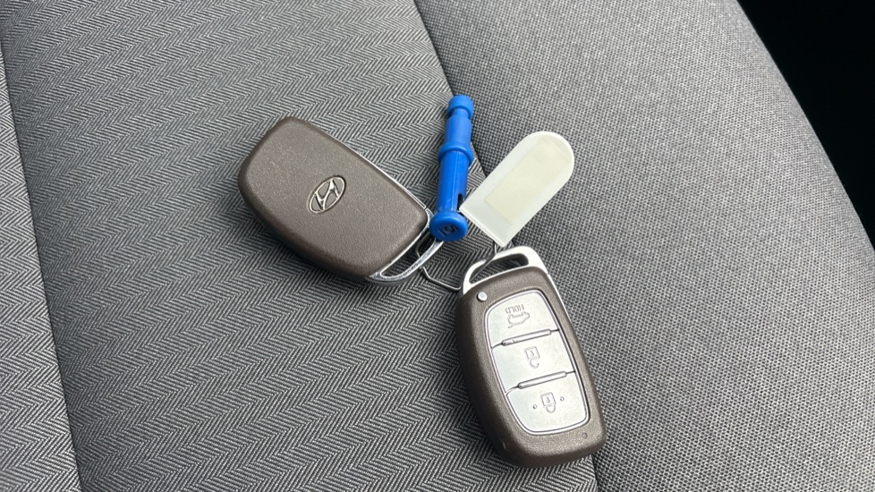 Hyundai IONIQ 1.6 GDi Hybrid 1st Edition 5dr DCT Hybrid Hatchback - Image 20