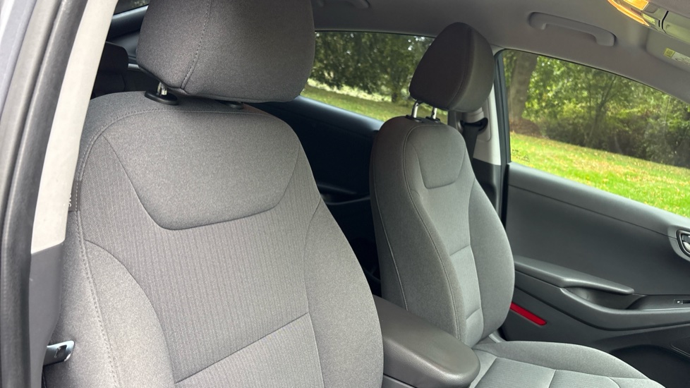 Hyundai IONIQ 1.6 GDi Hybrid 1st Edition 5dr DCT Hybrid Hatchback - Image 44