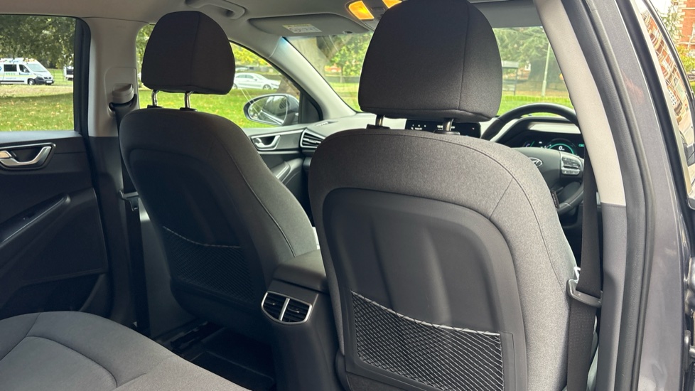 Hyundai IONIQ 1.6 GDi Hybrid 1st Edition 5dr DCT Hybrid Hatchback - Image 45