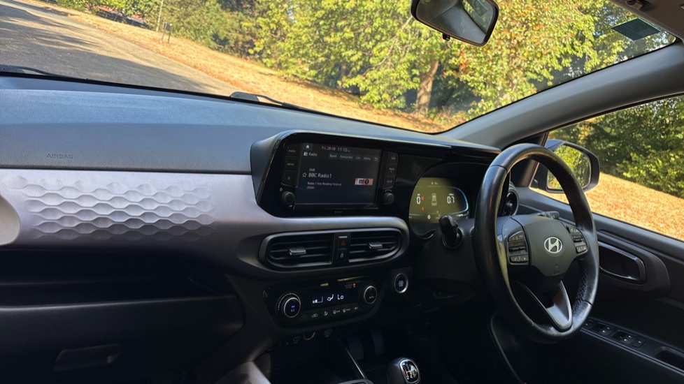 Hyundai i10 1.2 MPi Premium 5dr Petrol Hatchback - Image 9