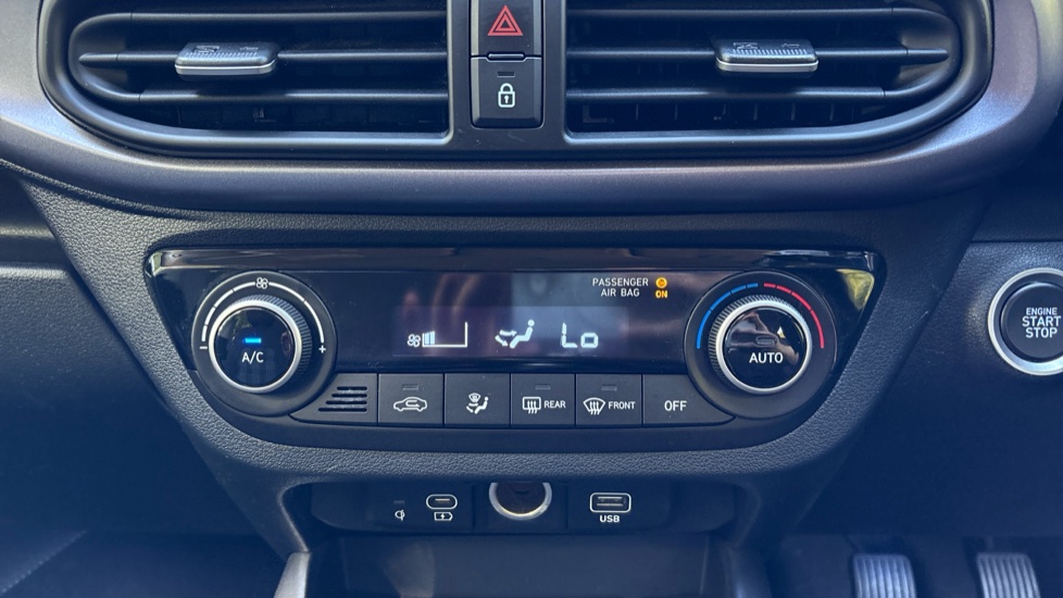 Hyundai i10 1.2 MPi Premium 5dr Petrol Hatchback - Image 34