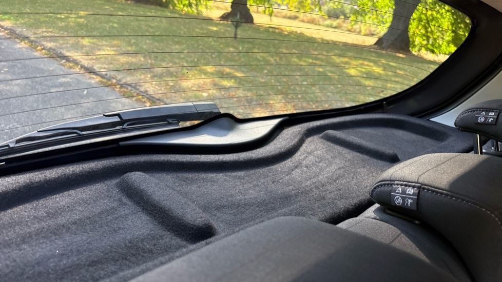 Hyundai i10 1.2 MPi Premium 5dr Petrol Hatchback - Image 43