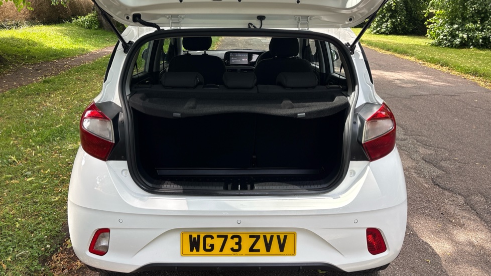 Hyundai i10 1.0 Advance 5dr Petrol Hatchback - Image 4
