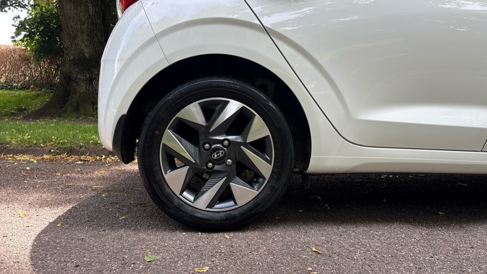 Hyundai i10 1.0 Advance 5dr Petrol Hatchback - Image 7