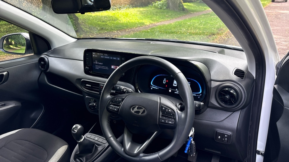 Hyundai i10 1.0 Advance 5dr Petrol Hatchback - Image 11