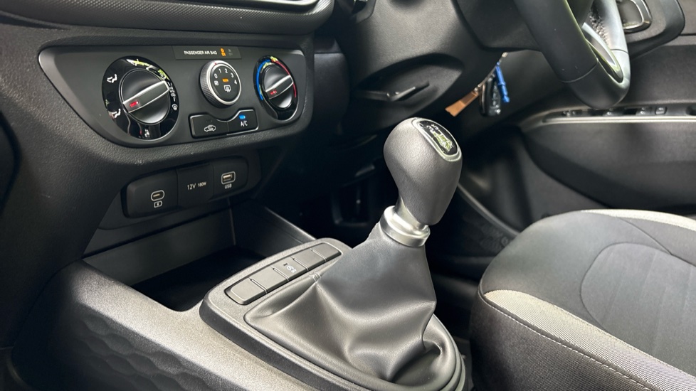 Hyundai i10 1.0 Advance 5dr Petrol Hatchback - Image 13