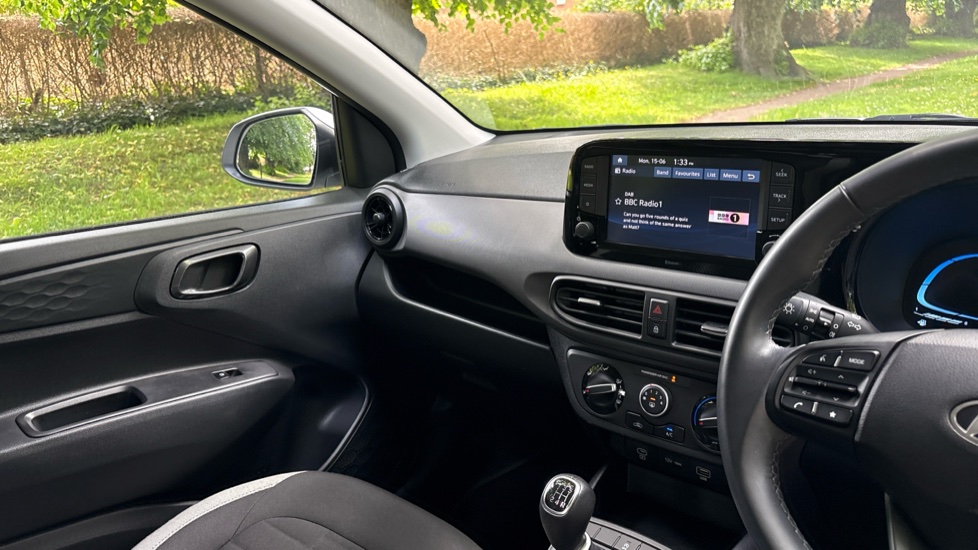 Hyundai i10 1.0 Advance 5dr Petrol Hatchback - Image 14