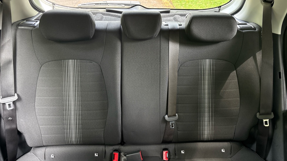 Hyundai i10 1.0 Advance 5dr Petrol Hatchback - Image 15