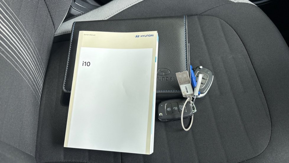 Hyundai i10 1.0 Advance 5dr Petrol Hatchback - Image 19