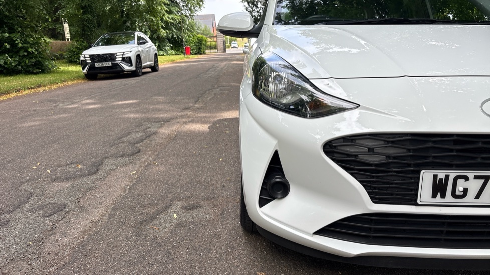 Hyundai i10 1.0 Advance 5dr Petrol Hatchback - Image 23