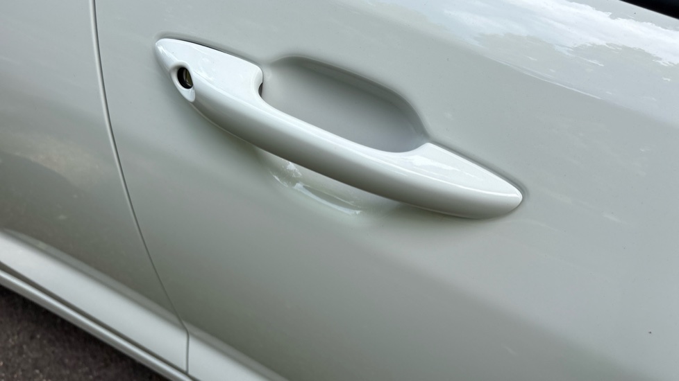 Hyundai i10 1.0 Advance 5dr Petrol Hatchback - Image 24