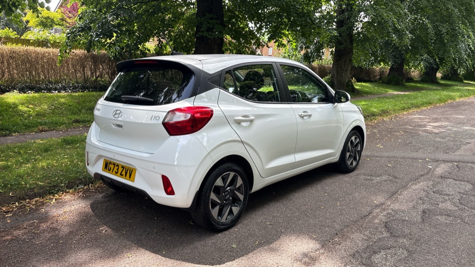 Hyundai i10 1.0 Advance 5dr Petrol Hatchback - Image 26