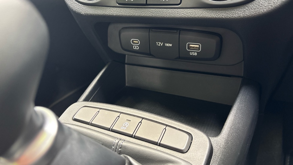 Hyundai i10 1.0 Advance 5dr Petrol Hatchback - Image 35