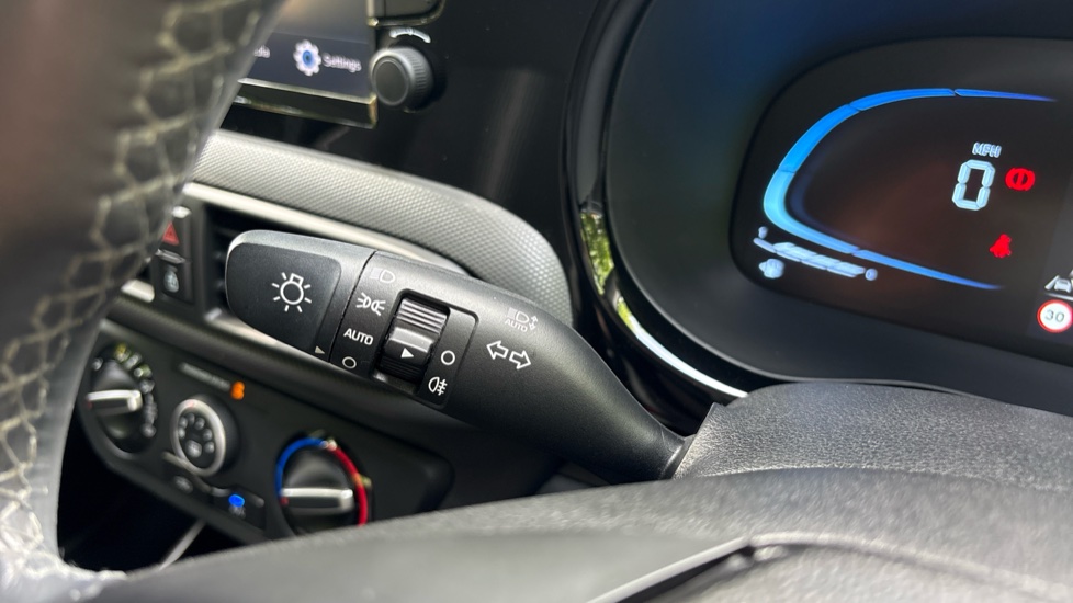 Hyundai i10 1.0 Advance 5dr Petrol Hatchback - Image 39