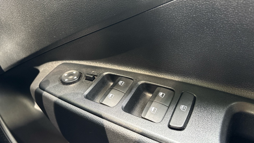 Hyundai i10 1.0 Advance 5dr Petrol Hatchback - Image 41