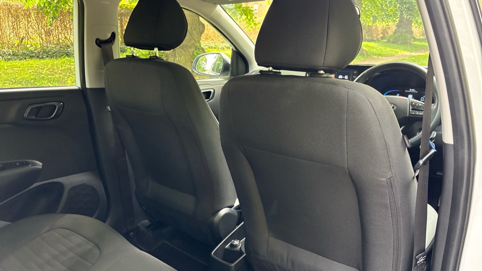 Hyundai i10 1.0 Advance 5dr Petrol Hatchback - Image 44