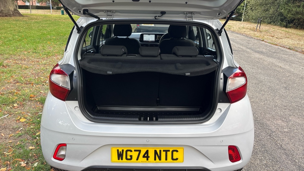 Hyundai i10 1.0 [63] Advance 5dr [Nav] Petrol Hatchback - Image 4