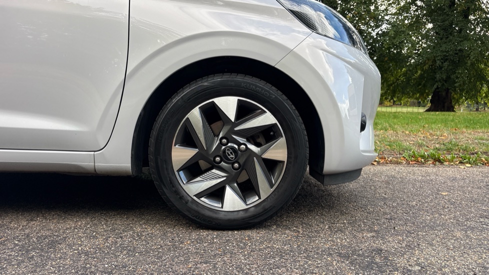 Hyundai i10 1.0 [63] Advance 5dr [Nav] Petrol Hatchback - Image 7
