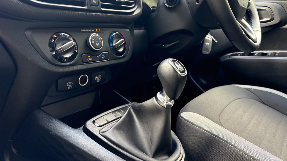 Hyundai i10 1.0 [63] Advance 5dr [Nav] Petrol Hatchback - Image 13