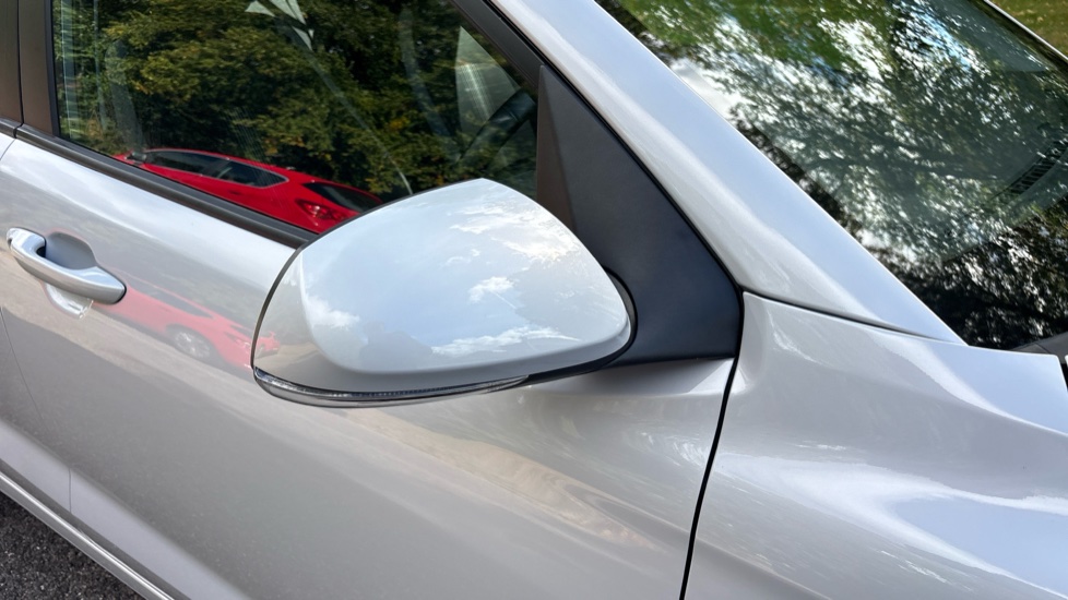 Hyundai i10 1.0 [63] Advance 5dr [Nav] Petrol Hatchback - Image 24