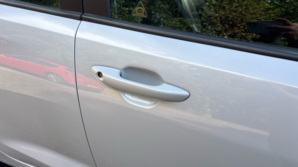 Hyundai i10 1.0 [63] Advance 5dr [Nav] Petrol Hatchback - Image 25