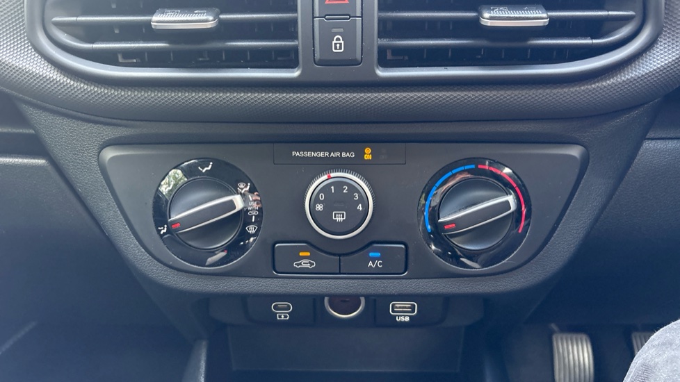 Hyundai i10 1.0 [63] Advance 5dr [Nav] Petrol Hatchback - Image 35
