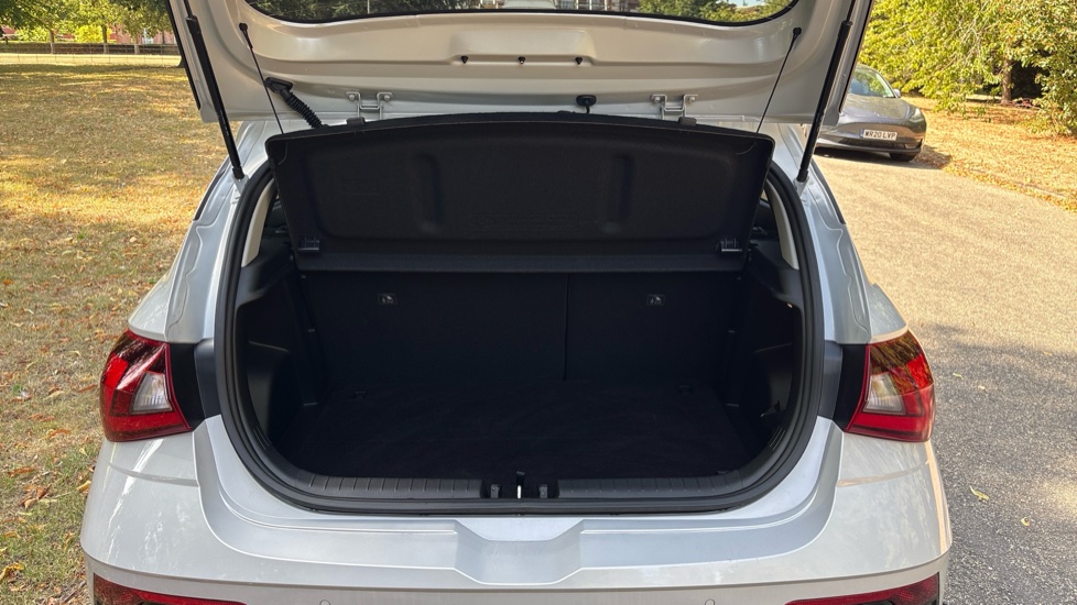 Hyundai i20 1.0T GDi 90 Tech Line 5dr Petrol Hatchback - Image 4
