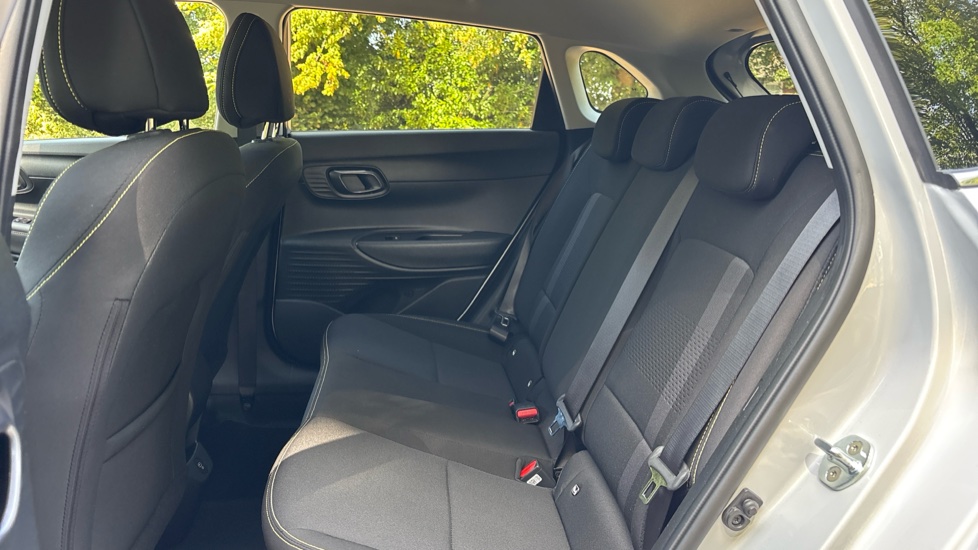 Hyundai i20 1.0T GDi 90 Tech Line 5dr Petrol Hatchback - Image 16