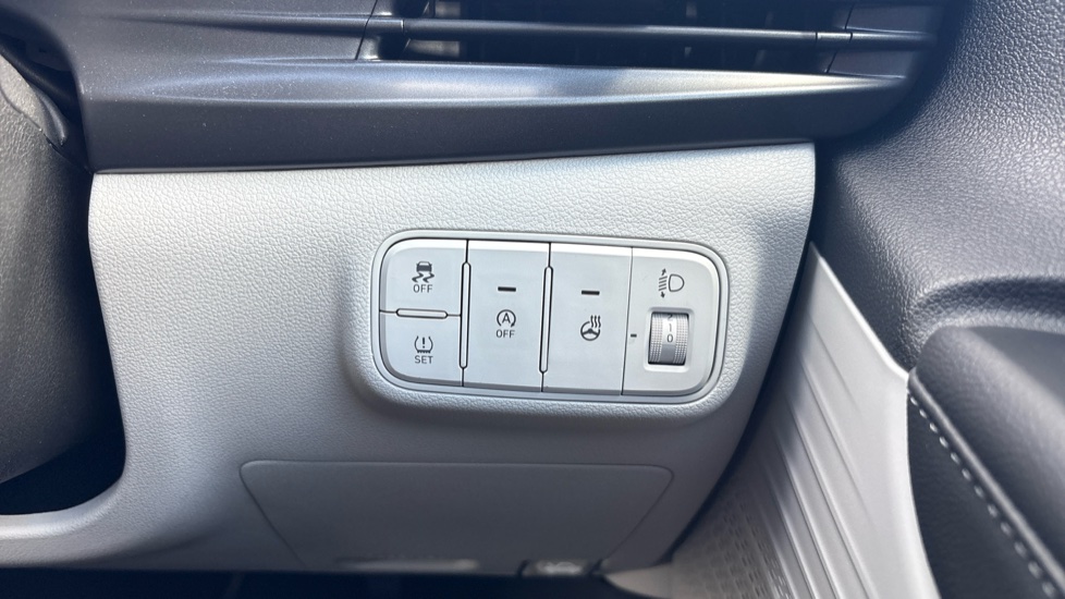 Hyundai i20 1.0T GDi 90 Tech Line 5dr DCT Petrol Hatchback - Image 39