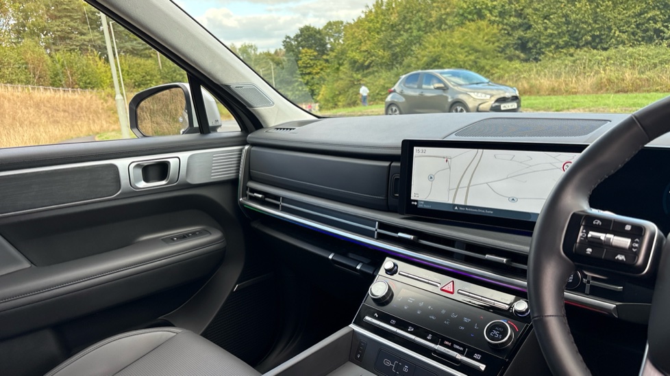 Hyundai SANTA FE 1.6 TGDi Plug-in Hybrid Ultimate 5dr 4WD Auto Estate - Image 14