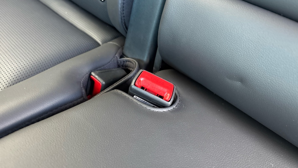 Hyundai SANTA FE 1.6 TGDi Plug-in Hybrid Ultimate 5dr 4WD Auto Estate - Image 17