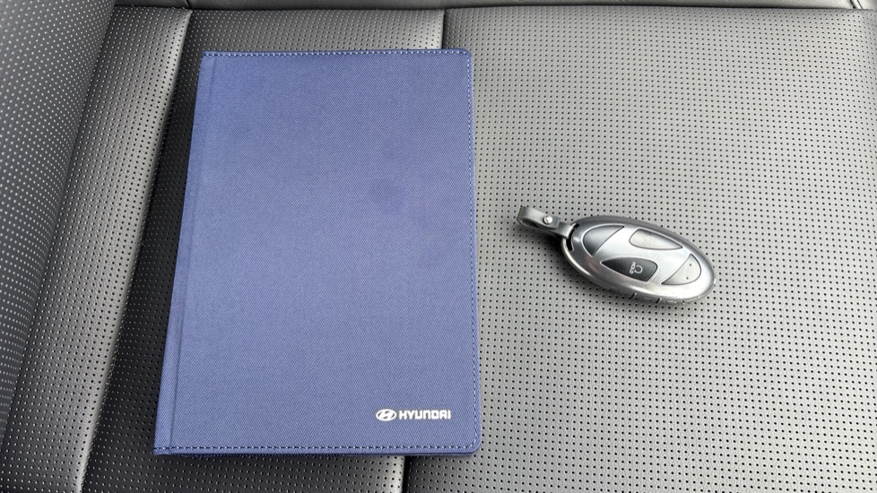 Hyundai SANTA FE 1.6 TGDi Plug-in Hybrid Ultimate 5dr 4WD Auto Estate - Image 19