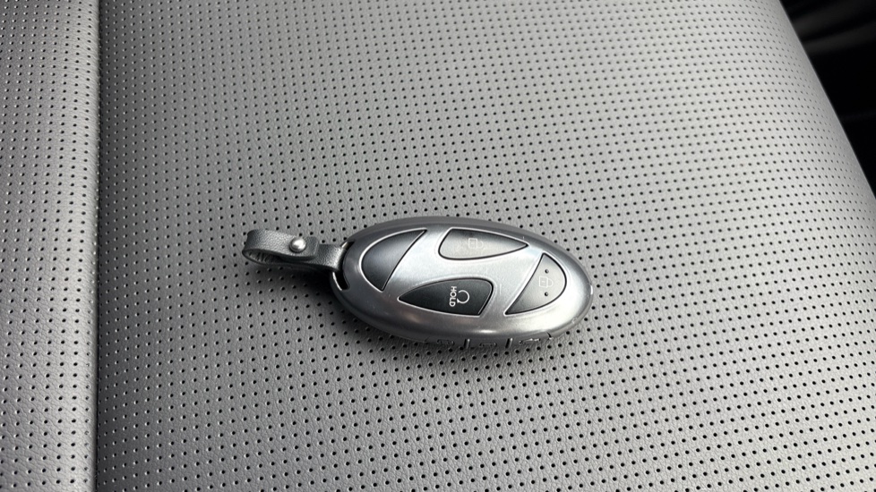 Hyundai SANTA FE 1.6 TGDi Plug-in Hybrid Ultimate 5dr 4WD Auto Estate - Image 20
