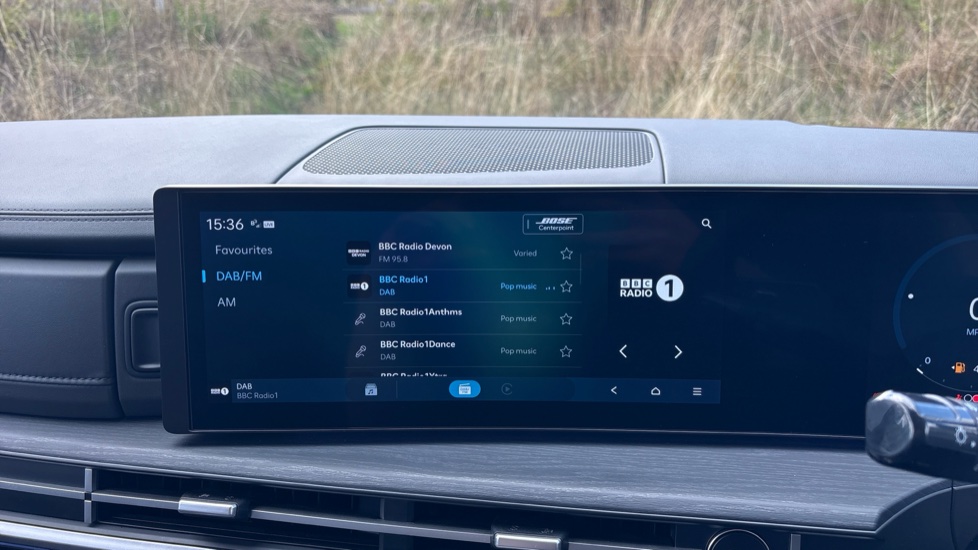 Hyundai SANTA FE 1.6 TGDi Plug-in Hybrid Ultimate 5dr 4WD Auto Estate - Image 30
