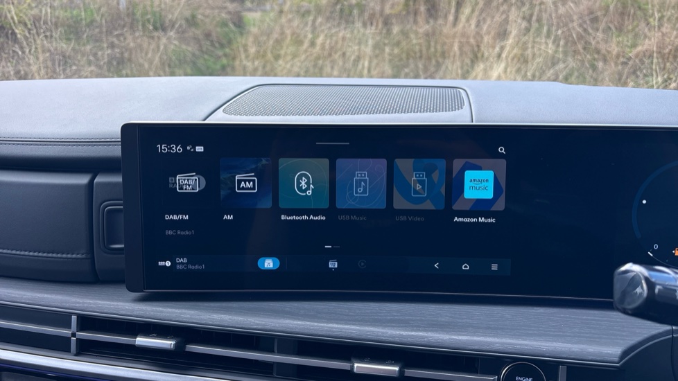Hyundai SANTA FE 1.6 TGDi Plug-in Hybrid Ultimate 5dr 4WD Auto Estate - Image 31