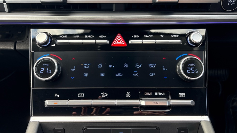 Hyundai SANTA FE 1.6 TGDi Plug-in Hybrid Ultimate 5dr 4WD Auto Estate - Image 36