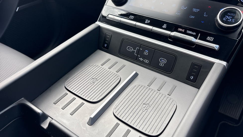 Hyundai SANTA FE 1.6 TGDi Plug-in Hybrid Ultimate 5dr 4WD Auto Estate - Image 37