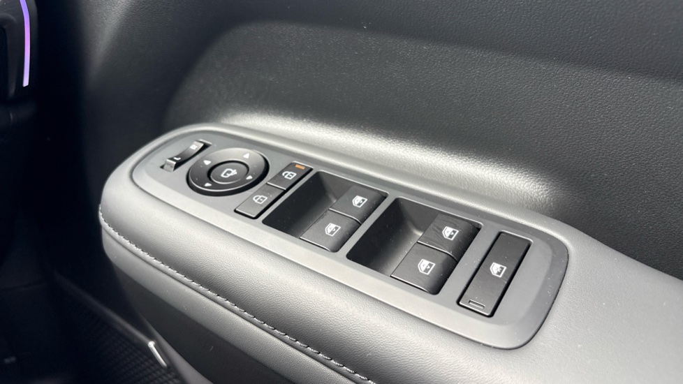 Hyundai SANTA FE 1.6 TGDi Plug-in Hybrid Ultimate 5dr 4WD Auto Estate - Image 43