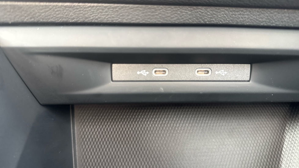 Volkswagen Golf 1.5 TSI 150 Match 5dr Petrol Hatchback - Image 32