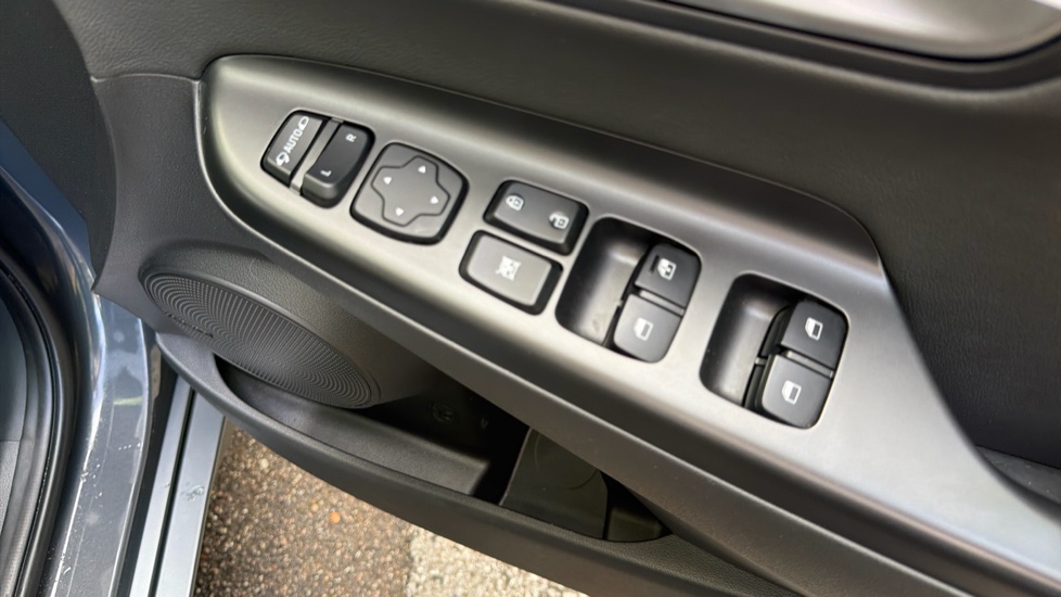 Hyundai KONA 1.0 TGDi 48V MHEV Ultimate 5dr Petrol Hatchback - Image 31