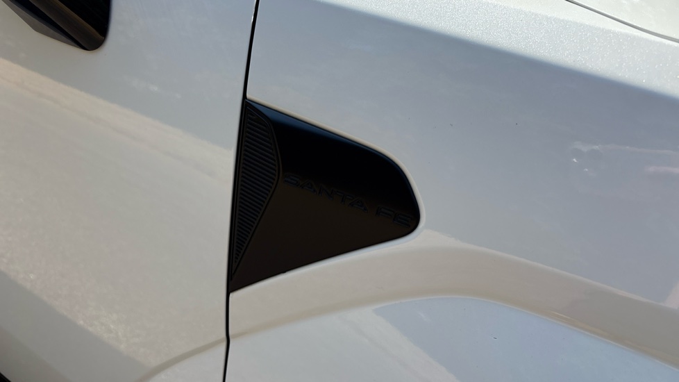 Hyundai SANTA FE 1.6 TGDi Hybrid Calligraphy 5dr 4WD Auto Hybrid Estate - Image 24