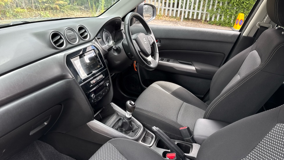 Suzuki Vitara 1.4 Boosterjet 48V Hybrid SZ-T 5dr Petrol Estate - Image 9