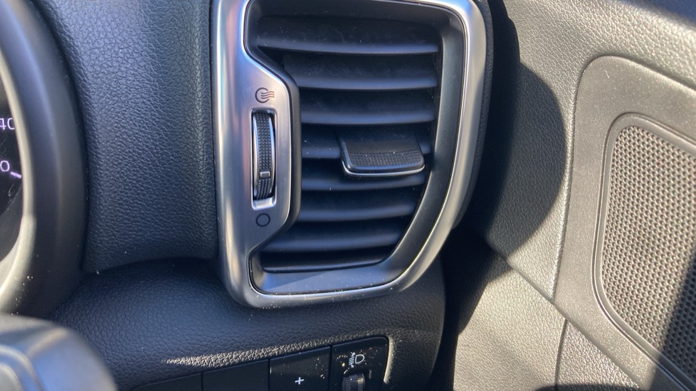 Kia Sportage 1.6 GDi ISG 2 5dr Petrol Estate - Image 31