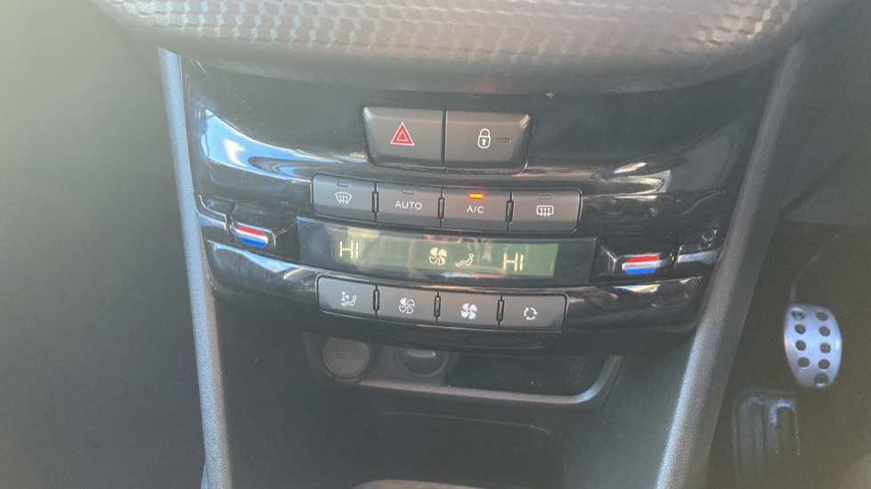 Peugeot 208 1.2 PureTech 110 GT Line 5dr [6 Speed] Petrol Hatchback - Image 21