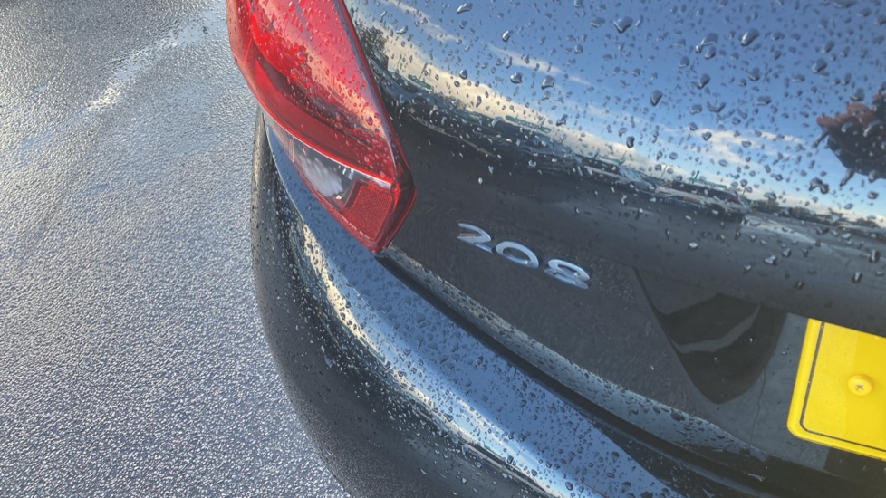 Peugeot 208 1.2 PureTech 110 GT Line 5dr [6 Speed] Petrol Hatchback - Image 36