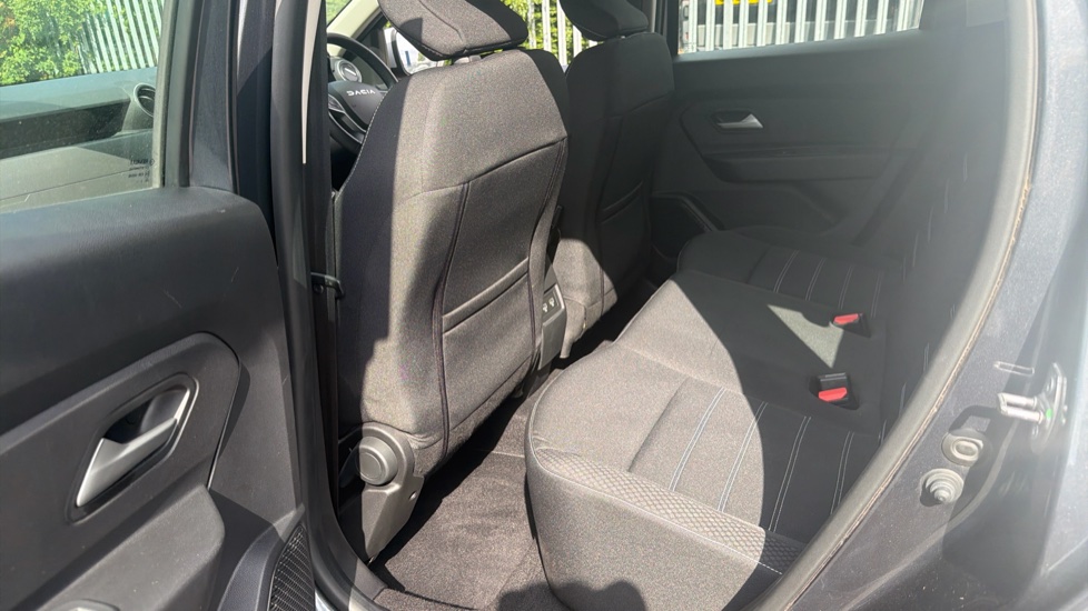 Dacia Duster 1.3 TCe 130 Expression 5dr Petrol Estate - Image 16
